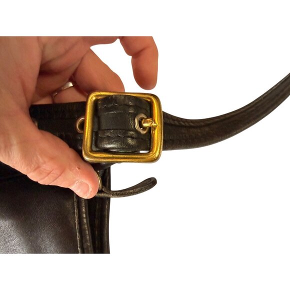 Vintage Coach Black Leather Shoulder Bag Purse With Adjustable Strap & Gold Buck - Picture 4 of 9